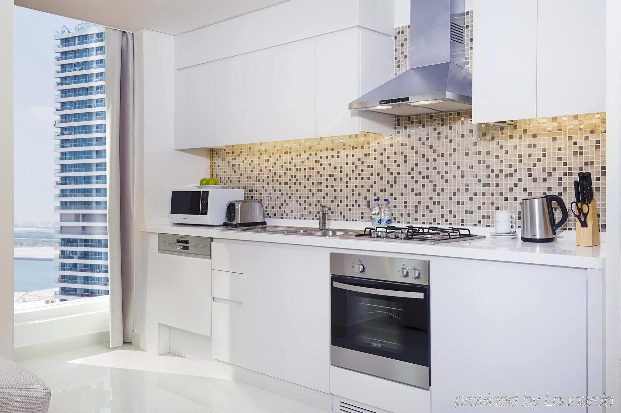 Damac Maison The Vogue Dubai Eksteriør bilde A modern kitchen