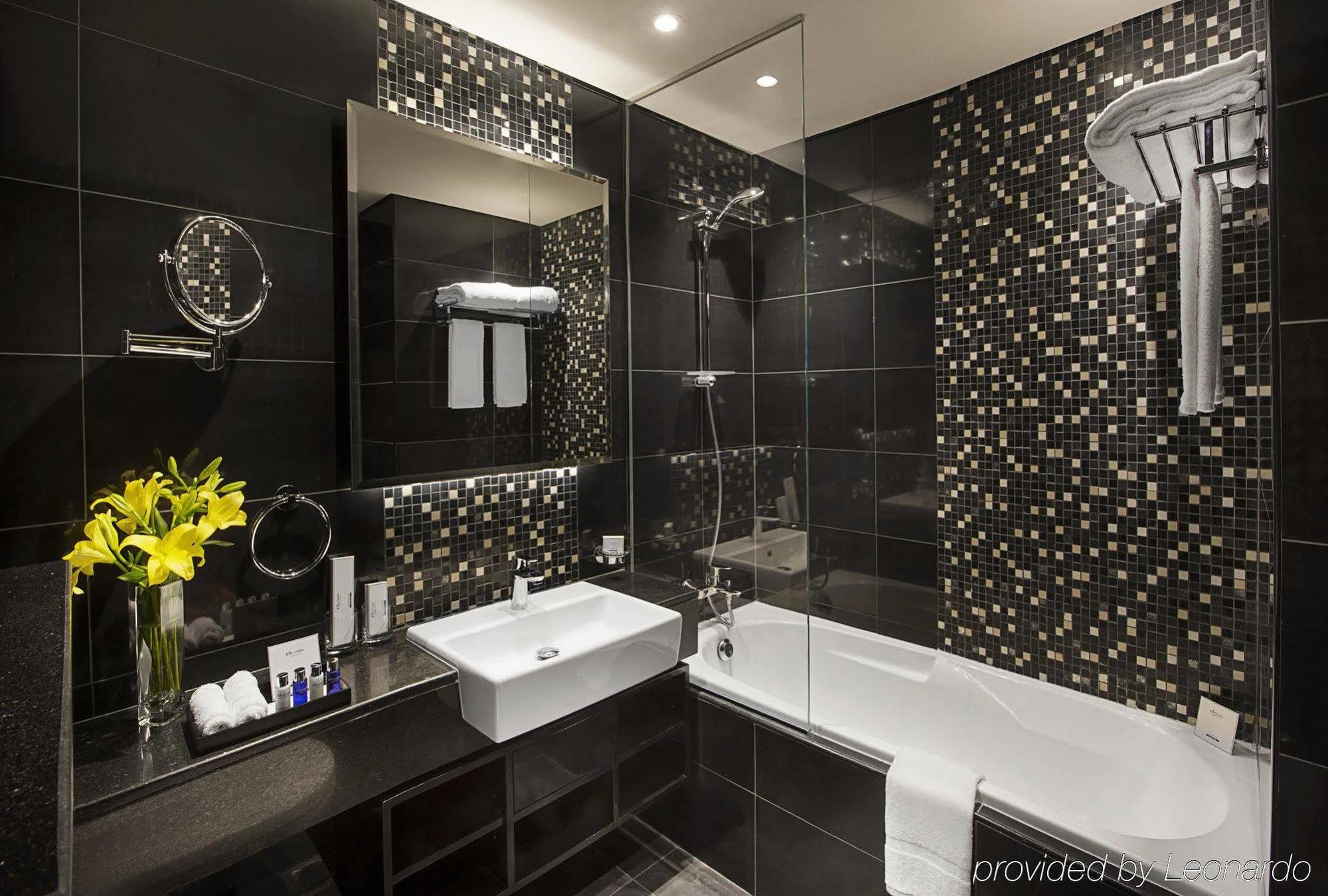 Damac Maison The Vogue Dubai Eksteriør bilde Bathroom