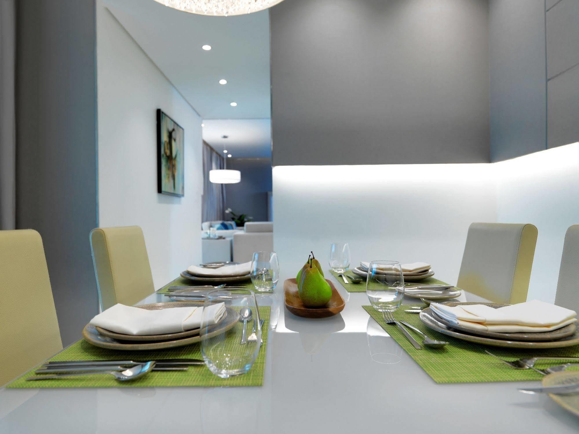 Damac Maison The Vogue Dubai Eksteriør bilde A dining room