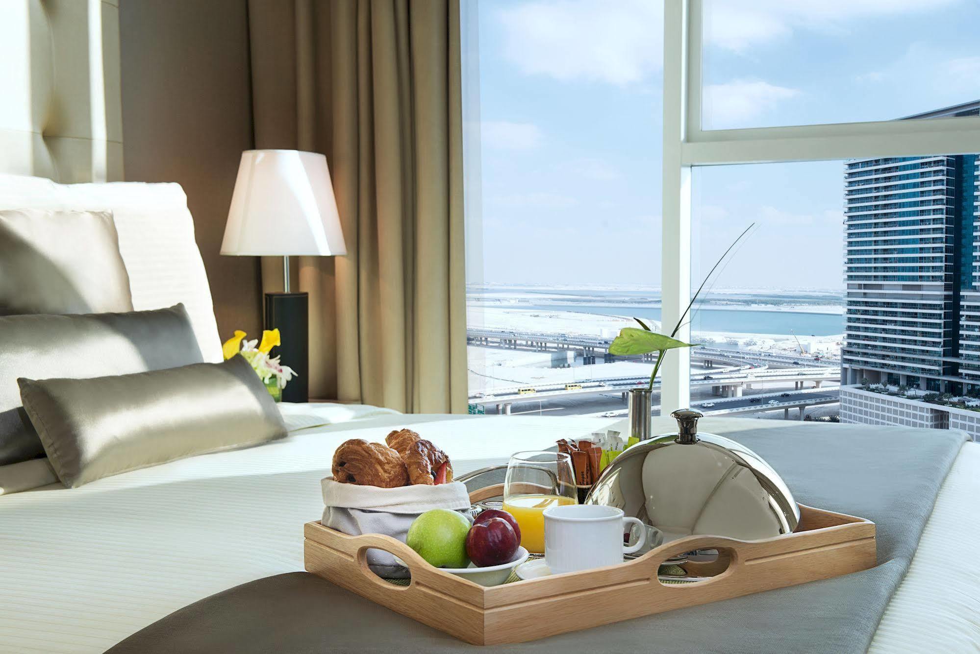 Damac Maison The Vogue Dubai Eksteriør bilde A room service tray