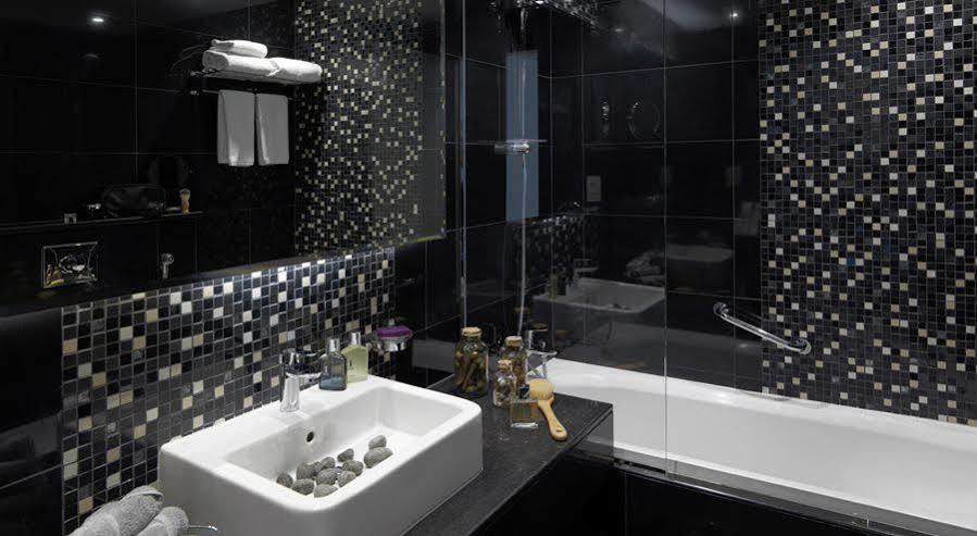 Damac Maison The Vogue Dubai Eksteriør bilde Bathroom