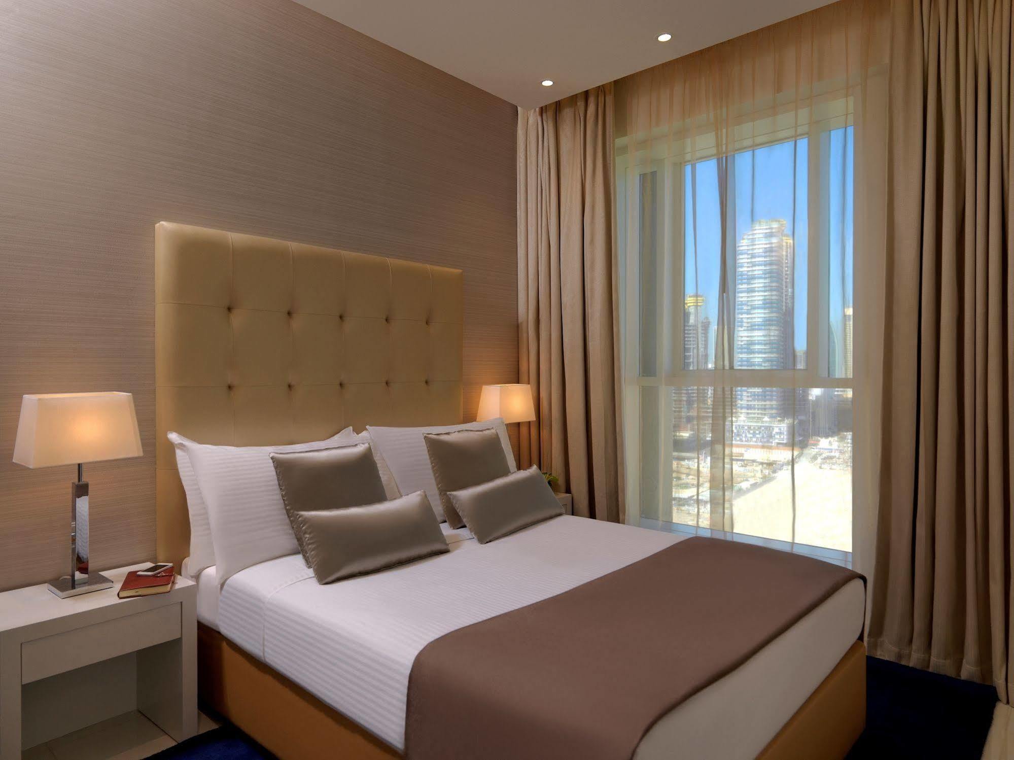 Damac Maison The Vogue Dubai Eksteriør bilde A bedroom at the hotel