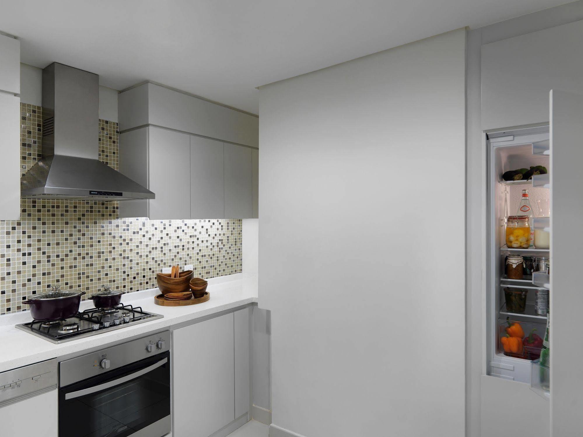 Damac Maison The Vogue Dubai Eksteriør bilde A built-in refrigerator